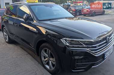 Позашляховик / Кросовер Volkswagen Touareg 2021 в Рівному