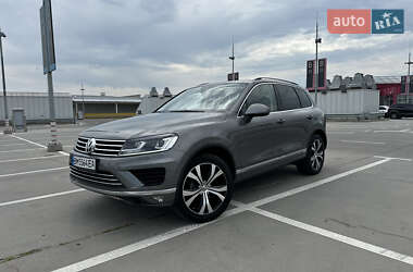 Внедорожник / Кроссовер Volkswagen Touareg 2015 в Киеве