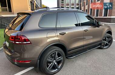Внедорожник / Кроссовер Volkswagen Touareg 2014 в Киеве