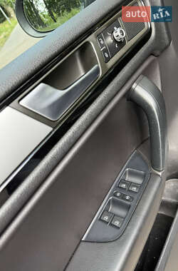 Внедорожник / Кроссовер Volkswagen Touareg 2014 в 
