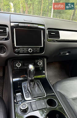 Внедорожник / Кроссовер Volkswagen Touareg 2014 в 