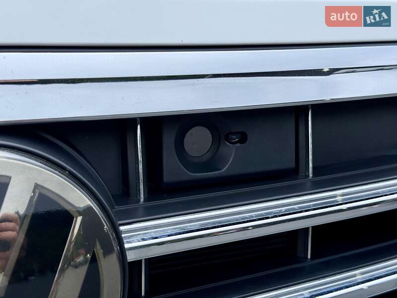 Позашляховик / Кросовер Volkswagen Touareg 2019 в Хусті