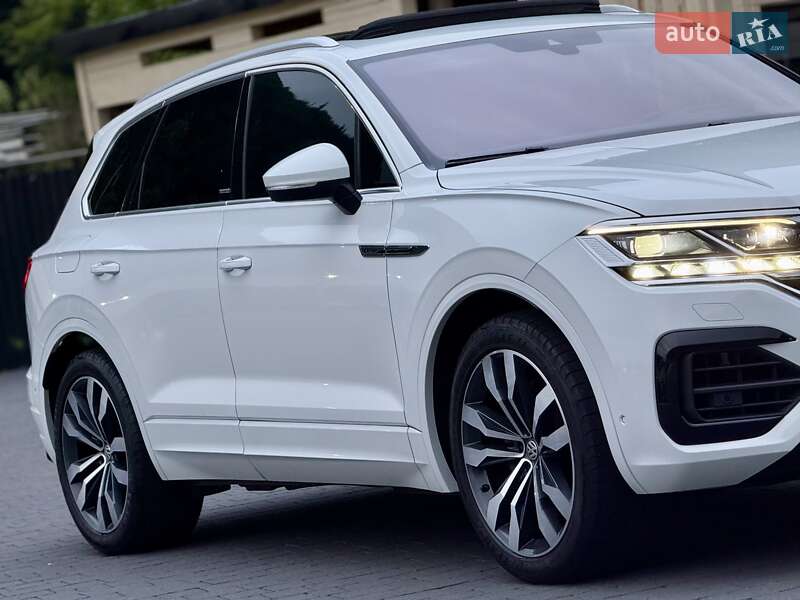 Позашляховик / Кросовер Volkswagen Touareg 2019 в Хусті