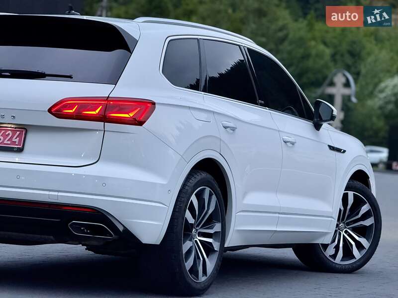 Позашляховик / Кросовер Volkswagen Touareg 2019 в Хусті