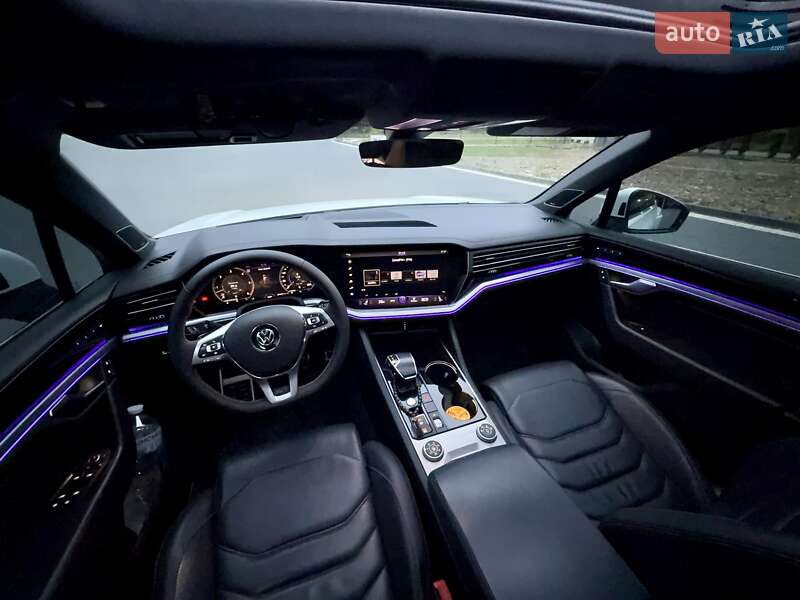 Позашляховик / Кросовер Volkswagen Touareg 2019 в Хусті