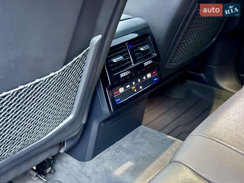 Позашляховик / Кросовер Volkswagen Touareg 2019 в Хусті