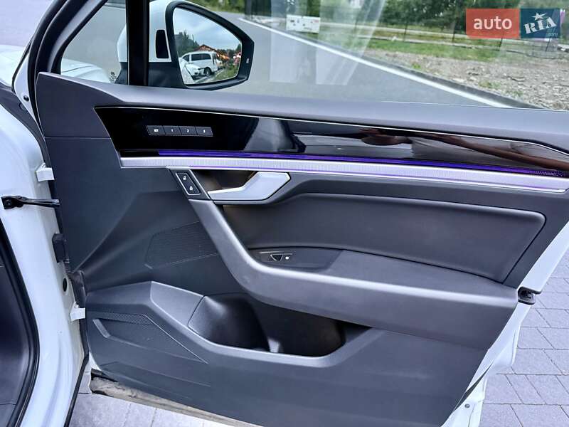 Позашляховик / Кросовер Volkswagen Touareg 2019 в Хусті
