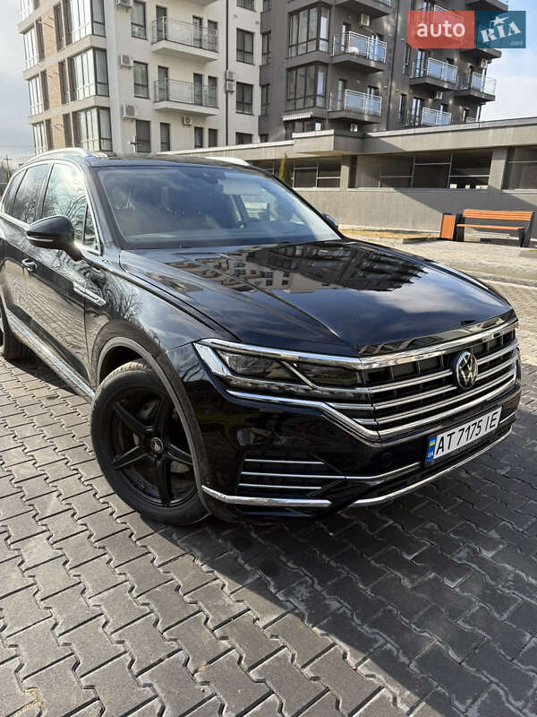 Позашляховик / Кросовер Volkswagen Touareg 2018 в Івано-Франківську