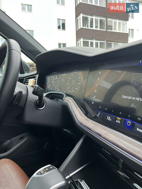 Позашляховик / Кросовер Volkswagen Touareg 2020 в Києві