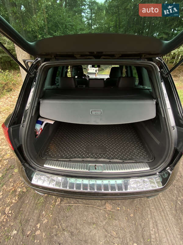 Внедорожник / Кроссовер Volkswagen Touareg 2011 в Ровно