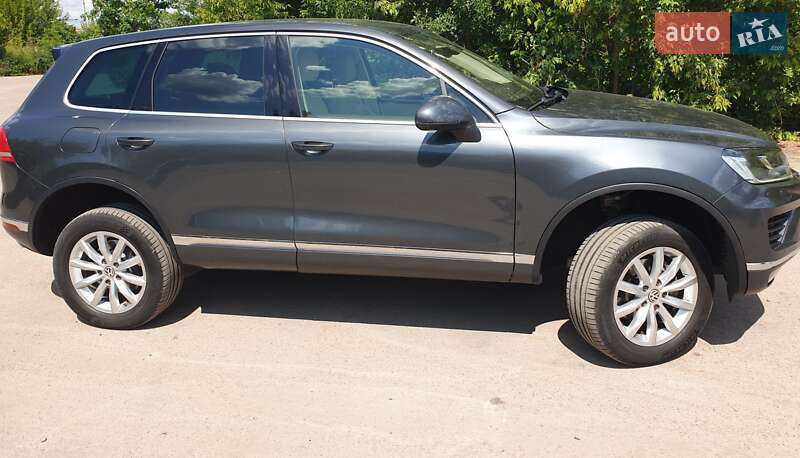 Внедорожник / Кроссовер Volkswagen Touareg 2015 в Житомире