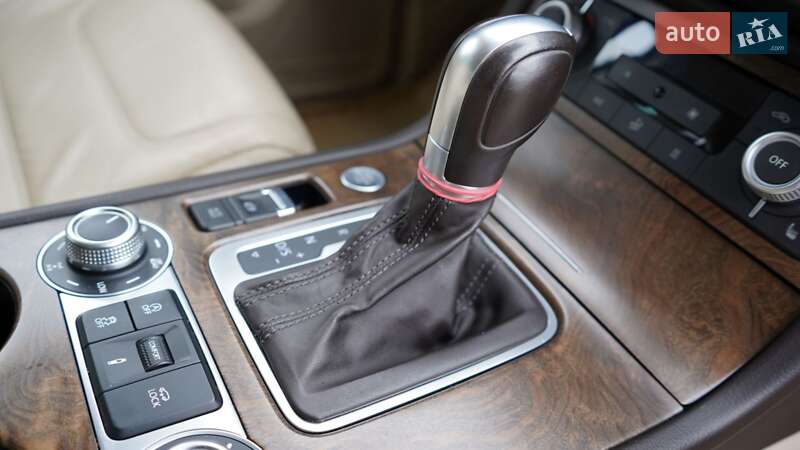 Внедорожник / Кроссовер Volkswagen Touareg 2015 в Житомире