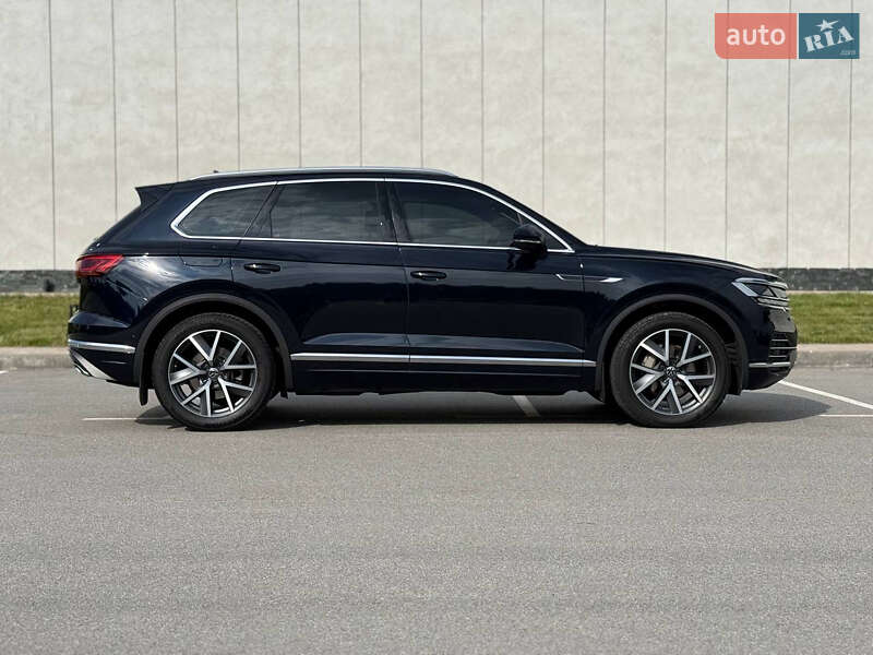 Внедорожник / Кроссовер Volkswagen Touareg 2022 в Киеве