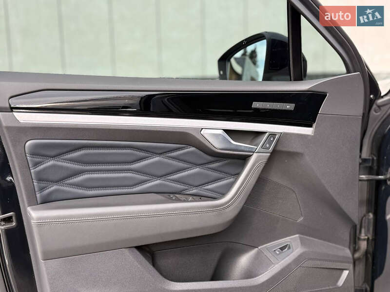 Внедорожник / Кроссовер Volkswagen Touareg 2022 в Киеве