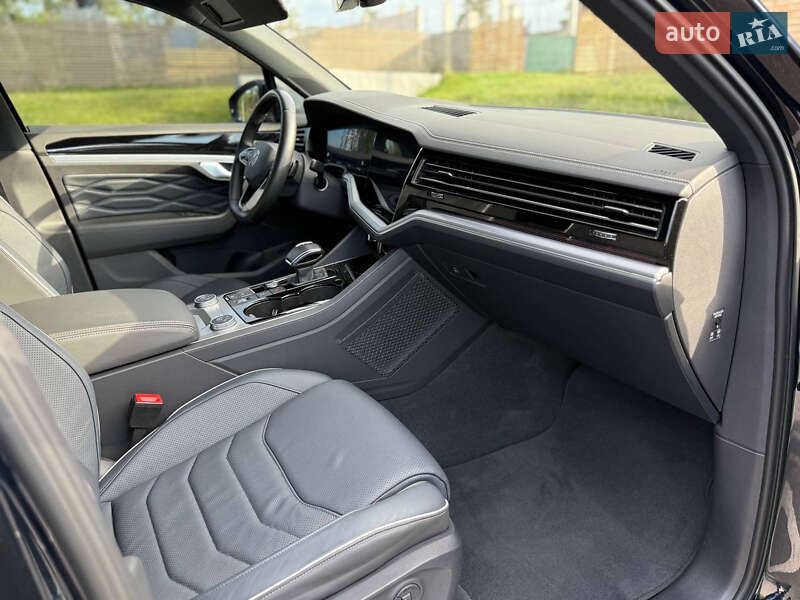 Внедорожник / Кроссовер Volkswagen Touareg 2022 в Киеве