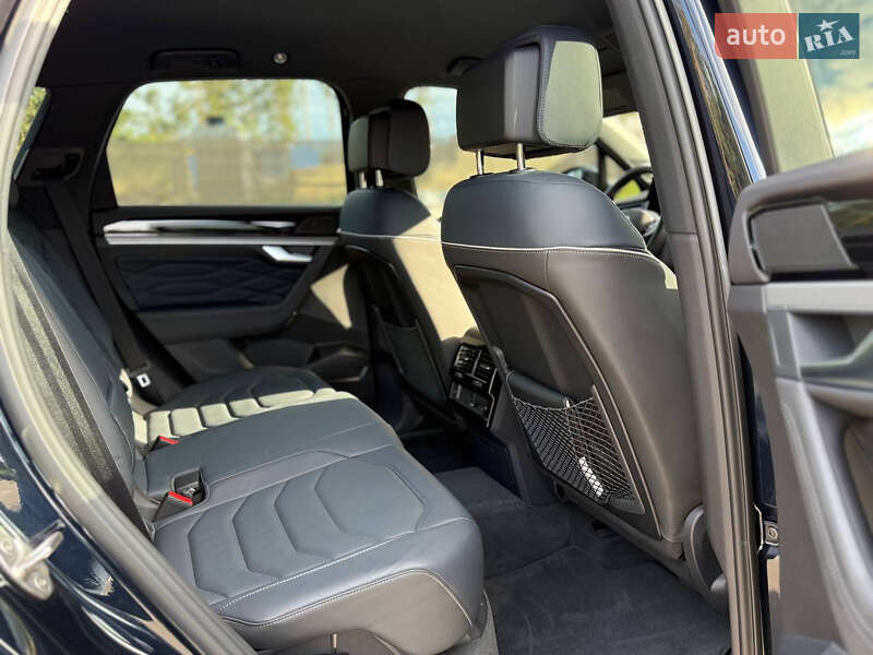 Внедорожник / Кроссовер Volkswagen Touareg 2022 в Киеве