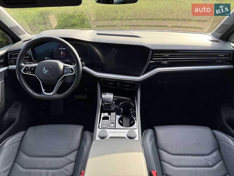 Внедорожник / Кроссовер Volkswagen Touareg 2022 в Киеве
