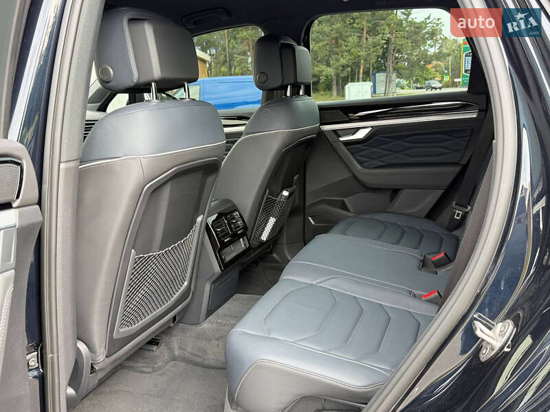Внедорожник / Кроссовер Volkswagen Touareg 2022 в Киеве