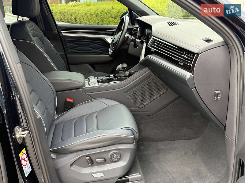 Внедорожник / Кроссовер Volkswagen Touareg 2022 в Киеве