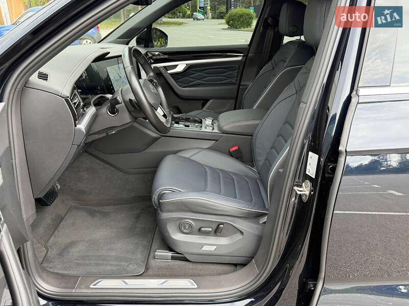 Внедорожник / Кроссовер Volkswagen Touareg 2022 в Киеве