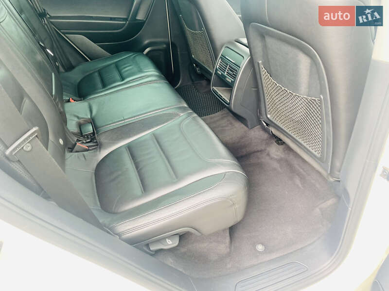 Внедорожник / Кроссовер Volkswagen Touareg 2010 в Черновцах