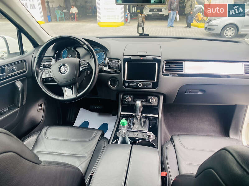 Внедорожник / Кроссовер Volkswagen Touareg 2010 в Черновцах