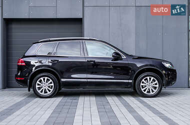 Позашляховик / Кросовер Volkswagen Touareg 2012 в 