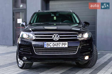 Позашляховик / Кросовер Volkswagen Touareg 2012 в 