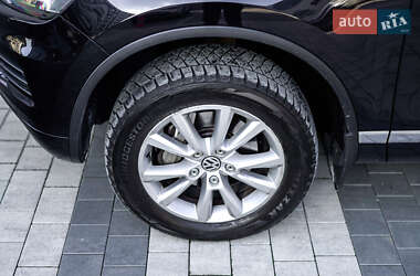 Позашляховик / Кросовер Volkswagen Touareg 2012 в 