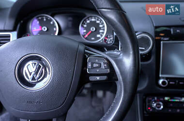 Позашляховик / Кросовер Volkswagen Touareg 2012 в 