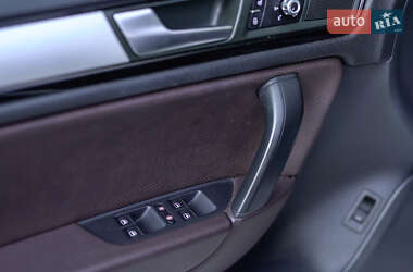 Позашляховик / Кросовер Volkswagen Touareg 2012 в 