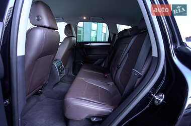 Позашляховик / Кросовер Volkswagen Touareg 2012 в 