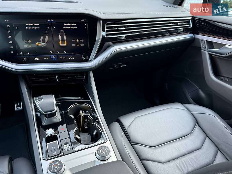 Внедорожник / Кроссовер Volkswagen Touareg 2022 в Ровно