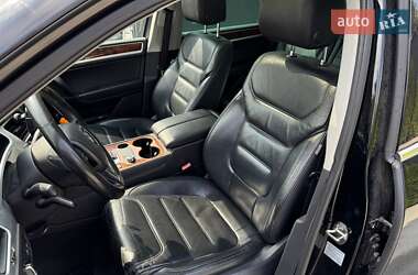 Внедорожник / Кроссовер Volkswagen Touareg 2011 в 