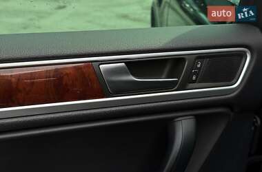 Внедорожник / Кроссовер Volkswagen Touareg 2011 в 