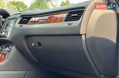 Внедорожник / Кроссовер Volkswagen Touareg 2011 в 