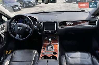 Внедорожник / Кроссовер Volkswagen Touareg 2011 в 