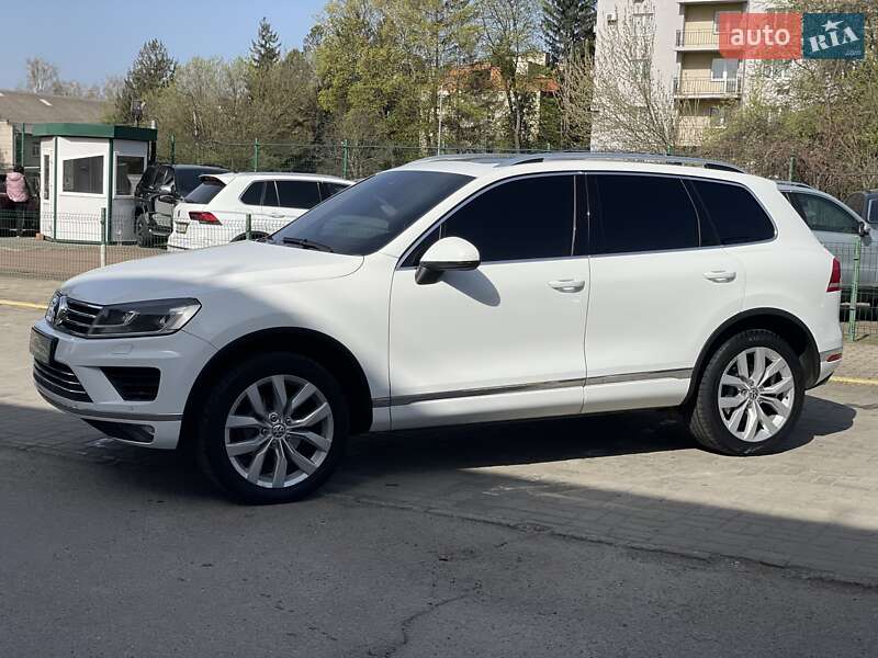 Внедорожник / Кроссовер Volkswagen Touareg 2014 в Черновцах