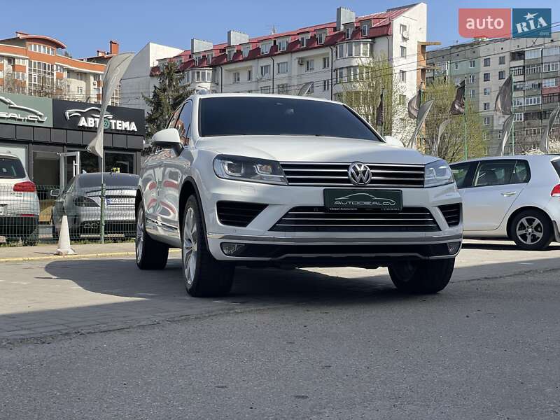 Внедорожник / Кроссовер Volkswagen Touareg 2014 в Черновцах