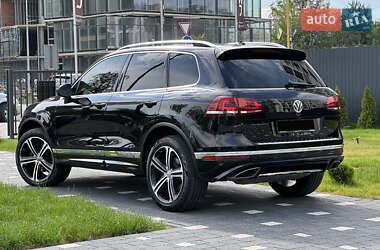 Внедорожник / Кроссовер Volkswagen Touareg 2015 в 