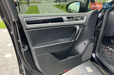 Внедорожник / Кроссовер Volkswagen Touareg 2015 в 