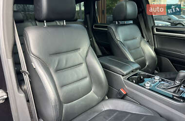 Внедорожник / Кроссовер Volkswagen Touareg 2015 в 