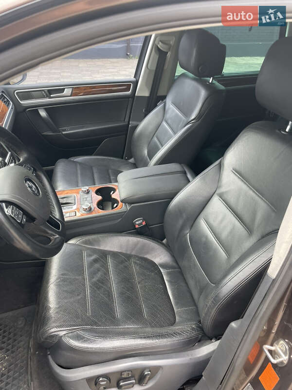 Внедорожник / Кроссовер Volkswagen Touareg 2010 в Кривом Роге