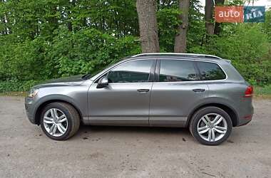Внедорожник / Кроссовер Volkswagen Touareg 2012 в Киеве