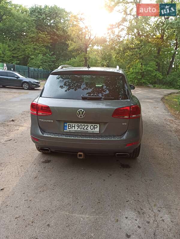 Позашляховик / Кросовер Volkswagen Touareg 2012 в Києві