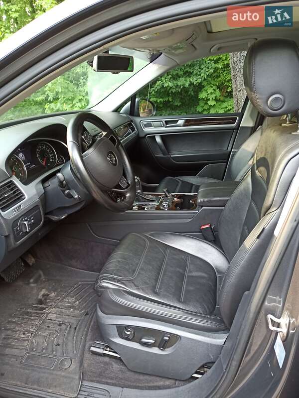 Позашляховик / Кросовер Volkswagen Touareg 2012 в Києві