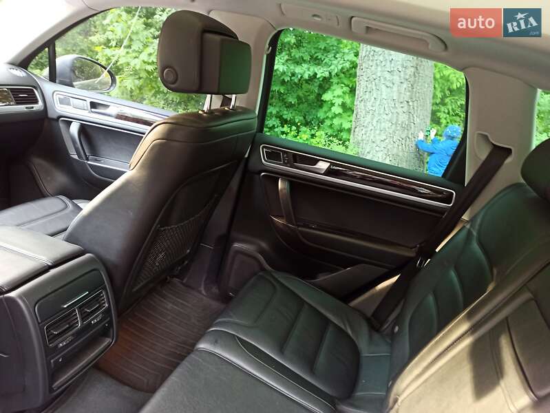 Позашляховик / Кросовер Volkswagen Touareg 2012 в Києві
