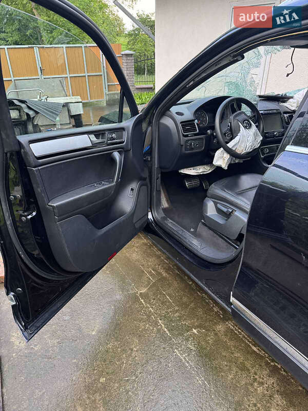 Внедорожник / Кроссовер Volkswagen Touareg 2011 в Яремче