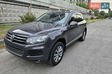 Внедорожник / Кроссовер Volkswagen Touareg 2012 в Киеве