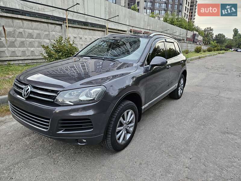 Внедорожник / Кроссовер Volkswagen Touareg 2012 в Киеве